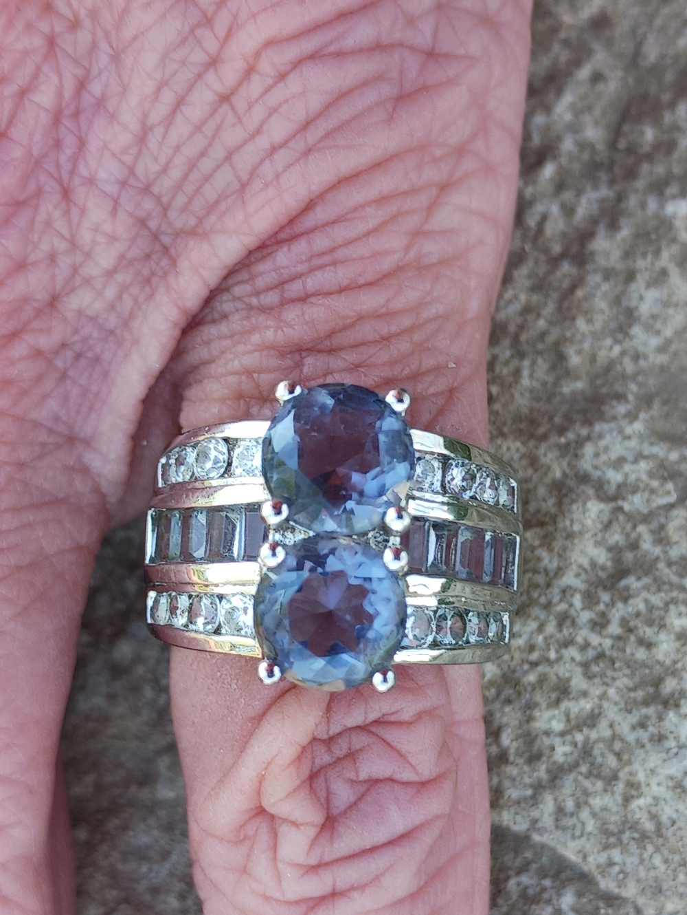Stunner!Tanzanite,cz.,925 solid sterling,ringl